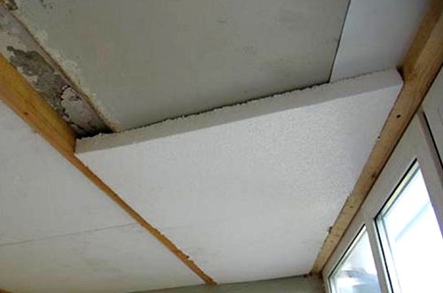 Как утеплить потолок балкона